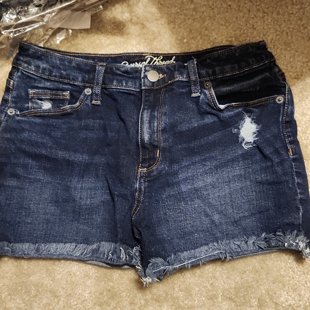 Universal Threads Shorts Size 6 Distressed Denim High Rise Shorty Shorts